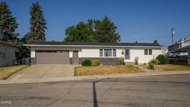 1713 5th Avenue NW, Mandan, ND 58554 property photo