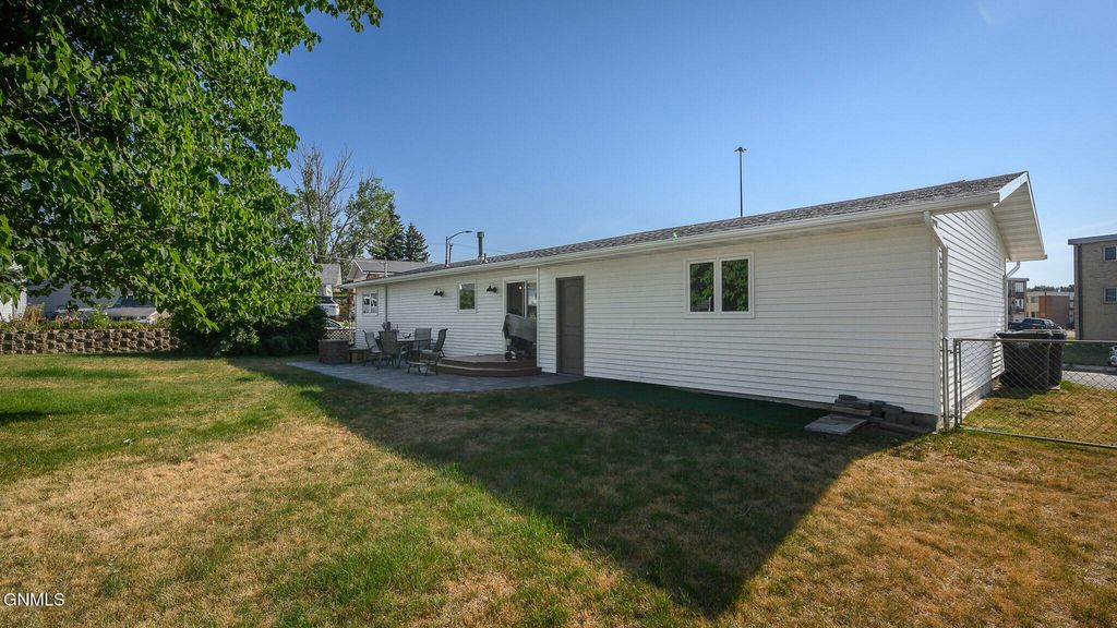1713 5th Avenue NW, Mandan, ND 58554 photo 3