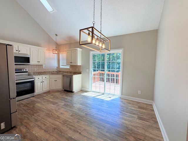 11 Woodvine Court, White, GA 30184