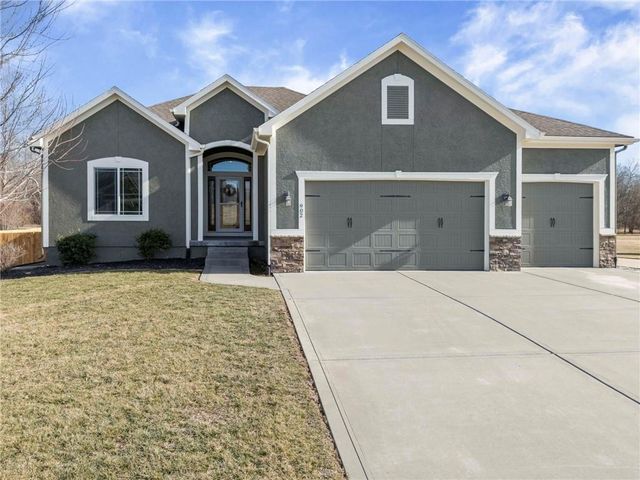 902 Buckeye Lane, Pleasant Hill, MO 64080