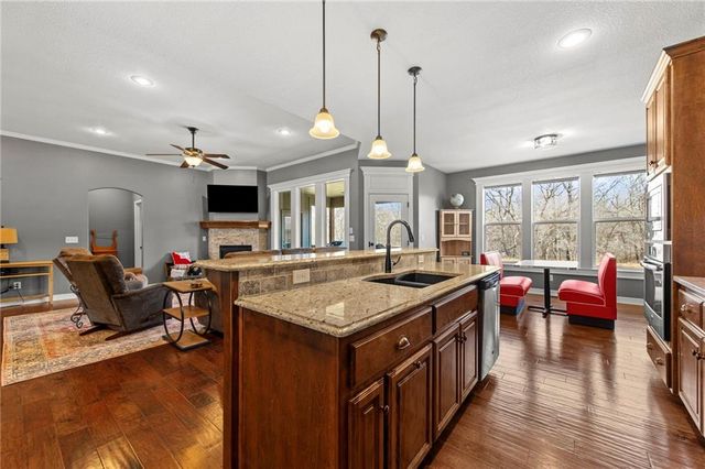 902 Buckeye Lane, Pleasant Hill, MO 64080