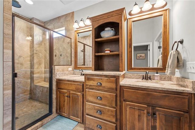 902 Buckeye Lane, Pleasant Hill, MO 64080