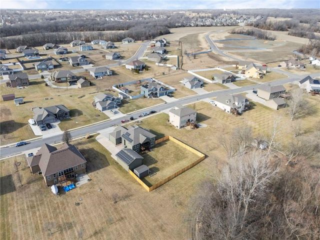 902 Buckeye Lane, Pleasant Hill, MO 64080