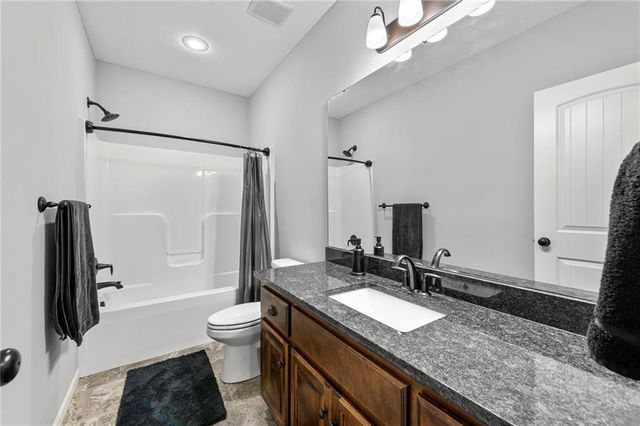 902 Buckeye Lane, Pleasant Hill, MO 64080