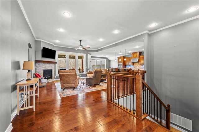 902 Buckeye Lane, Pleasant Hill, MO 64080