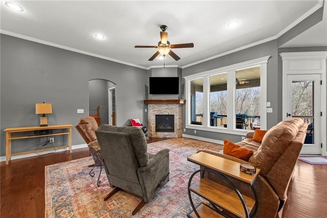 902 Buckeye Lane, Pleasant Hill, MO 64080