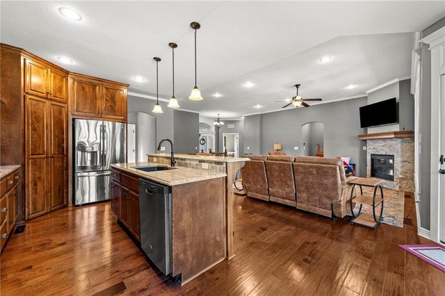 902 Buckeye Lane, Pleasant Hill, MO 64080