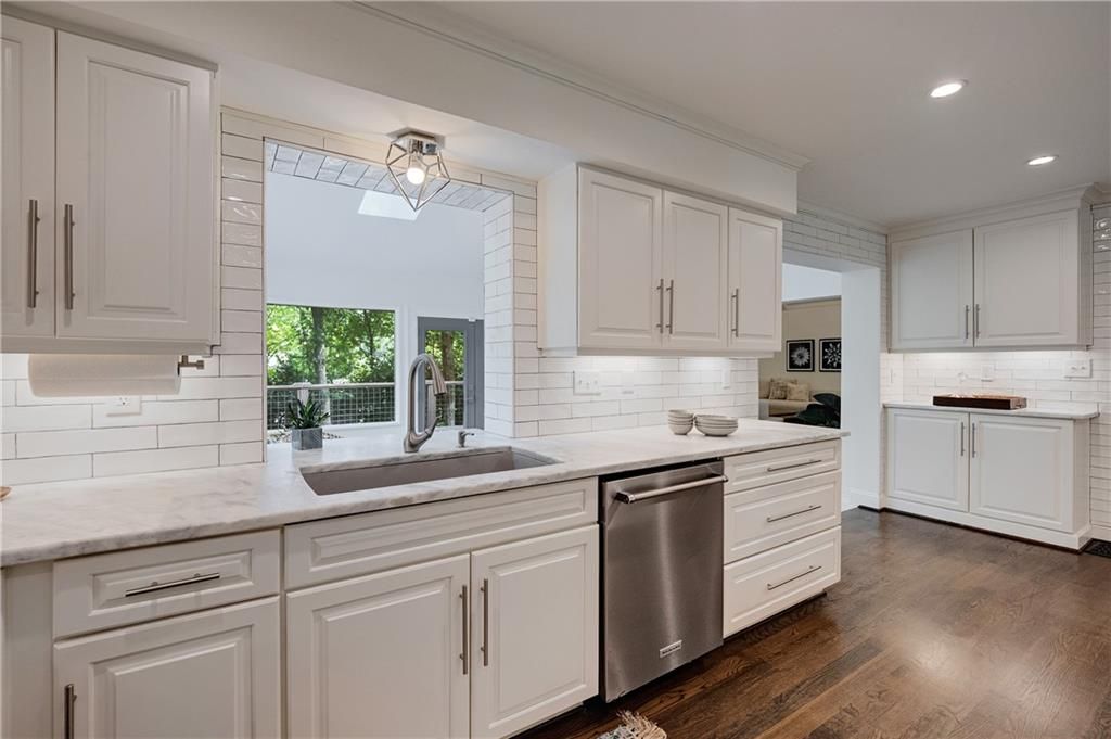 Image 27 of property listing at 2940 Cravey Drive NE, Atlanta, GA 30345