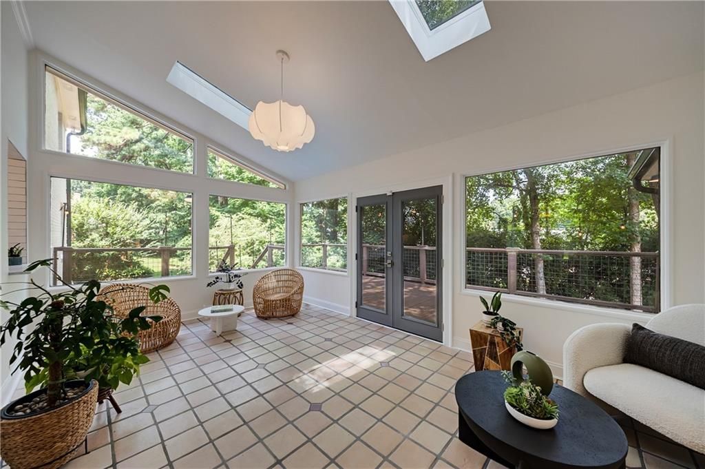 Image 38 of property listing at 2940 Cravey Drive NE, Atlanta, GA 30345