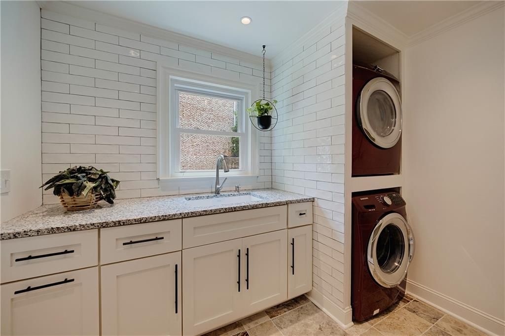 Image 48 of property listing at 2940 Cravey Drive NE, Atlanta, GA 30345
