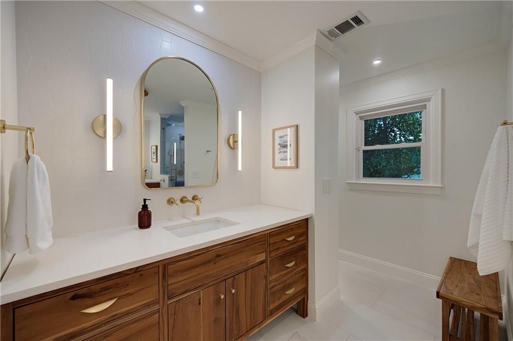 Image 62 of property listing at 2940 Cravey Drive NE, Atlanta, GA 30345