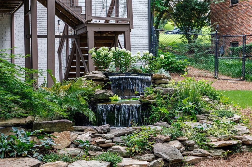 Image 7 of property listing at 2940 Cravey Drive NE, Atlanta, GA 30345