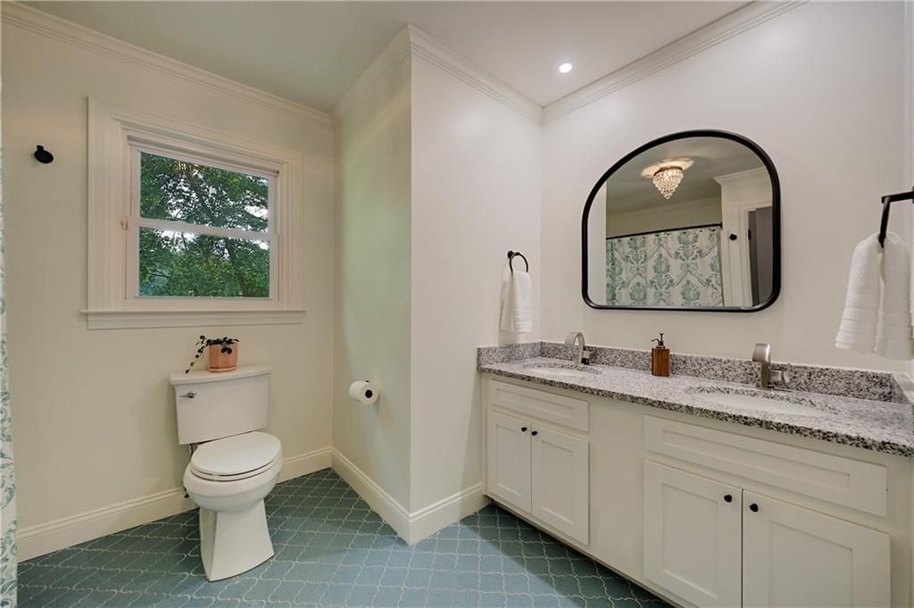 Image 76 of property listing at 2940 Cravey Drive NE, Atlanta, GA 30345