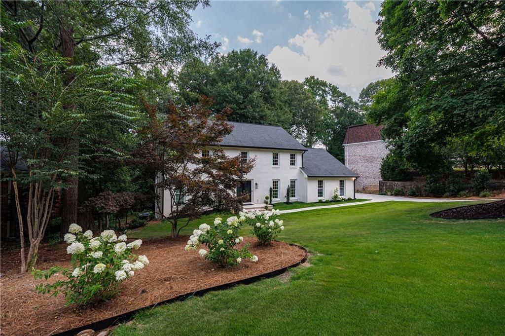 Image 9 of property listing at 2940 Cravey Drive NE, Atlanta, GA 30345