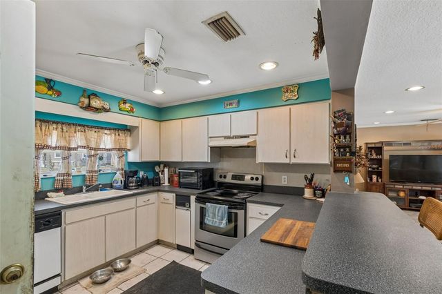 212 CRYSTAL LAKE ROAD, Lutz, FL 33548