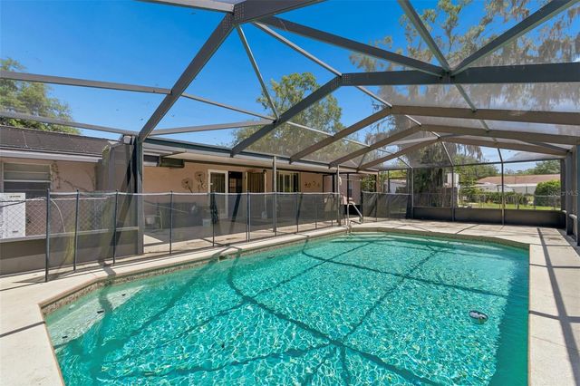 212 CRYSTAL LAKE ROAD, Lutz, FL 33548