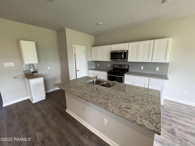 213 Garden Oaks Avenue, Youngsville, LA 70592