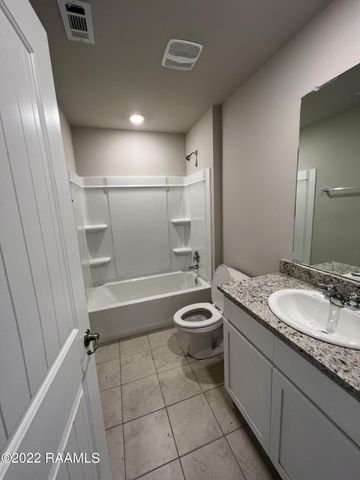 213 Garden Oaks Avenue, Youngsville, LA 70592