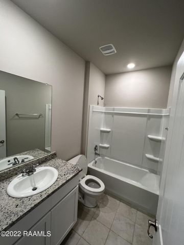 213 Garden Oaks Avenue, Youngsville, LA 70592