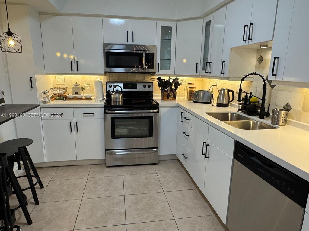 3600 Mystic Pointe Dr 910, Aventura, FL 33180