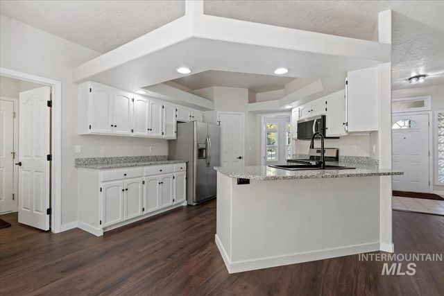 1823 E Summercove Dr, Meridian, ID 83646