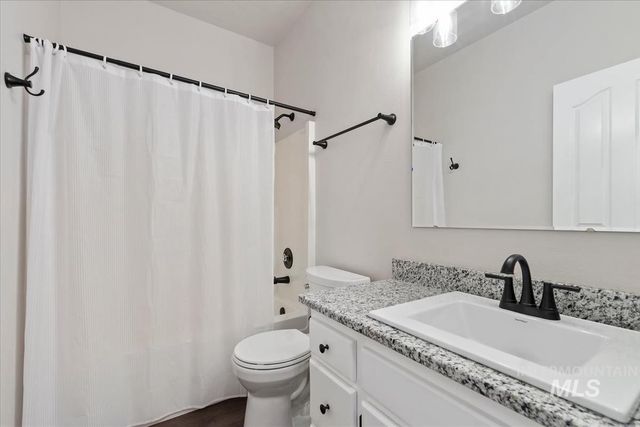 1823 E Summercove Dr, Meridian, ID 83646