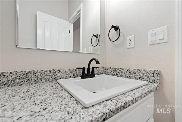 1823 E Summercove Dr, Meridian, ID 83646