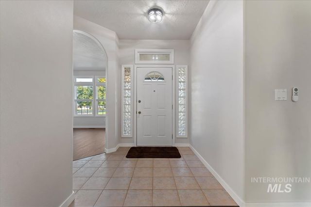 1823 E Summercove Dr, Meridian, ID 83646