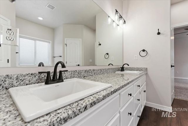 1823 E Summercove Dr, Meridian, ID 83646
