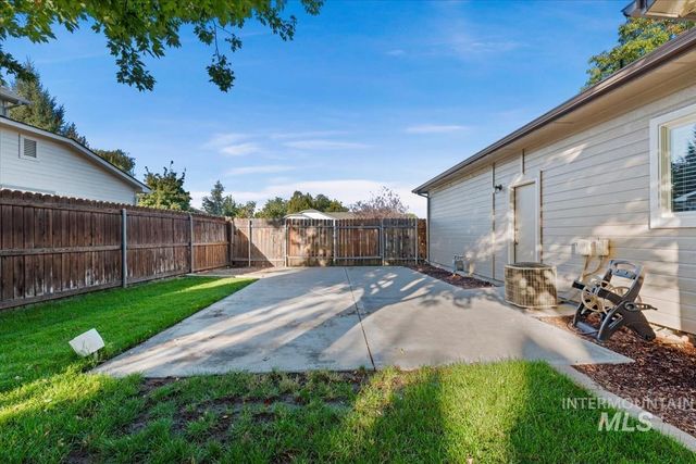 1823 E Summercove Dr, Meridian, ID 83646