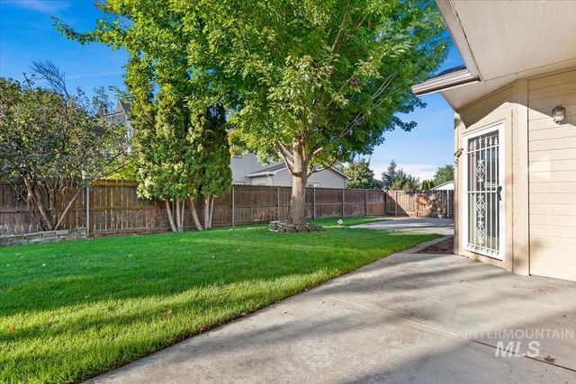 1823 E Summercove Dr, Meridian, ID 83646