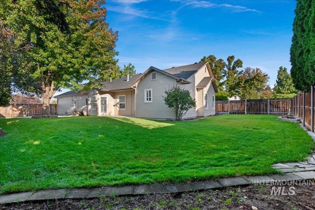 1823 E Summercove Dr, Meridian, ID 83646