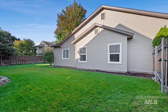 1823 E Summercove Dr, Meridian, ID 83646