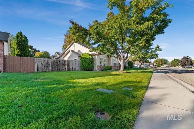 1823 E Summercove Dr, Meridian, ID 83646