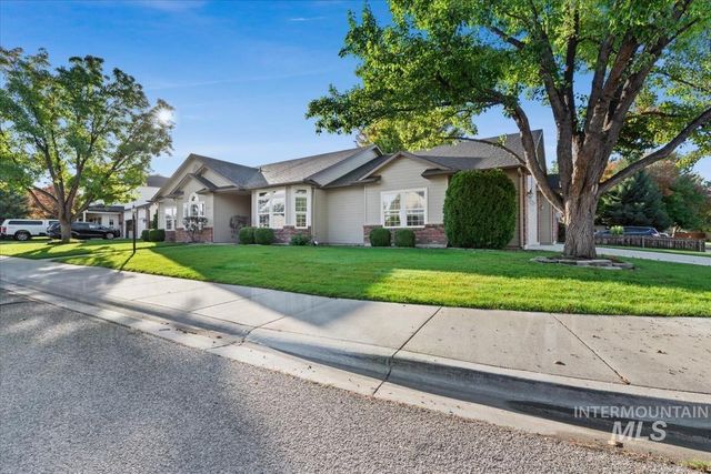 1823 E Summercove Dr, Meridian, ID 83646