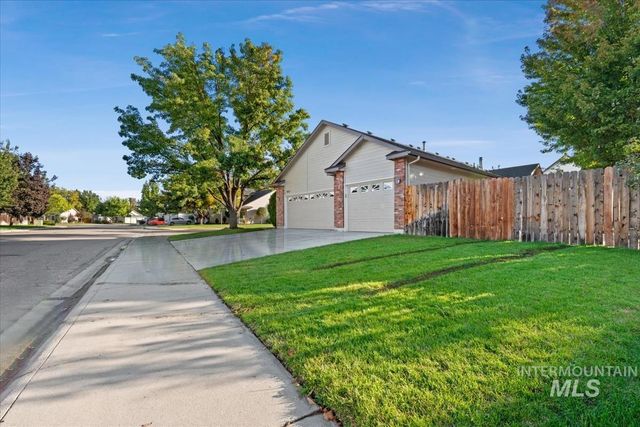 1823 E Summercove Dr, Meridian, ID 83646
