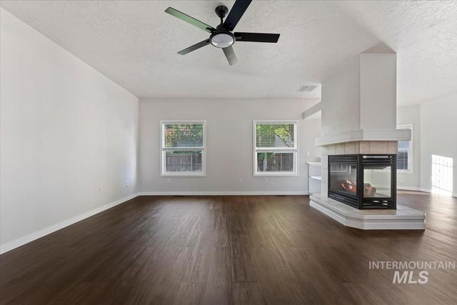 1823 E Summercove Dr, Meridian, ID 83646