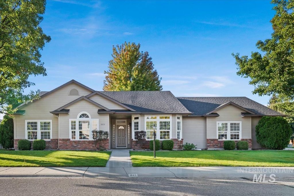 1823 E Summercove Dr, Meridian, ID 83646