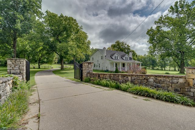 7996 Old Springfield Pike, Goodlettsville, TN 37072