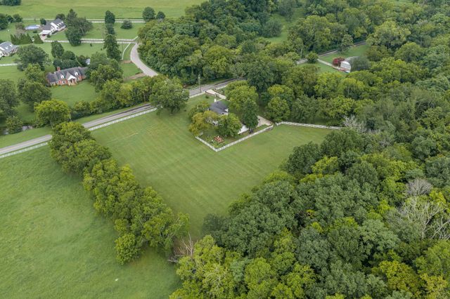 7996 Old Springfield Pike, Goodlettsville, TN 37072