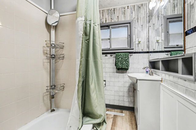 211 North Drive, Columbia Twp, MI 49230