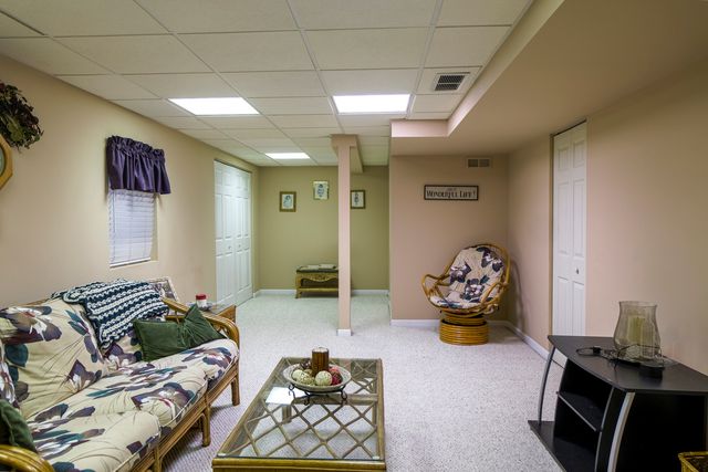 1408 Welland Court, Roselle, IL 60172