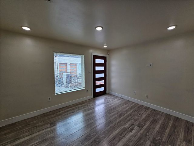 4806 Virginia Avenue 203, Dallas, TX 75204