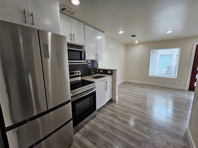 4806 Virginia Avenue 203, Dallas, TX 75204