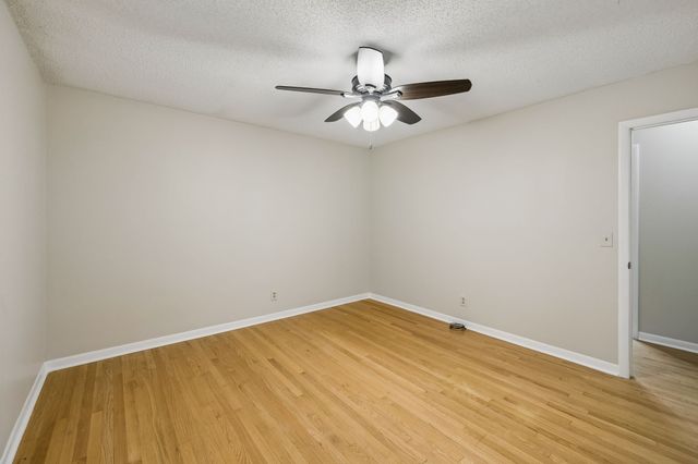 302 W Point Dr, Lafayette, TN 37083