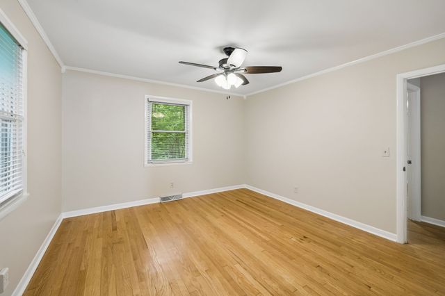 302 W Point Dr, Lafayette, TN 37083