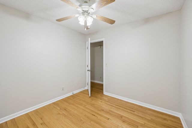 302 W Point Dr, Lafayette, TN 37083