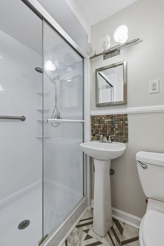 302 W Point Dr, Lafayette, TN 37083