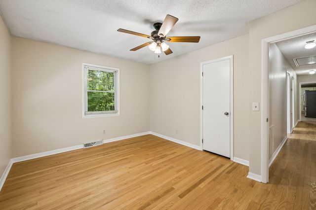 302 W Point Dr, Lafayette, TN 37083