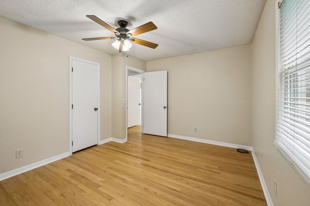 302 W Point Dr, Lafayette, TN 37083